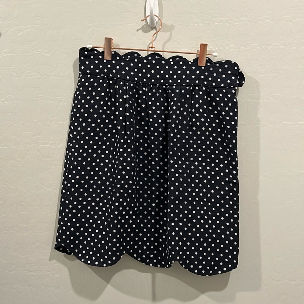 Chloe linen skirt with scalloped edge details polka dots (navy and white)